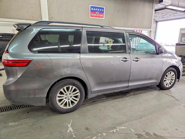 2016 TOYOTA SIENNA
