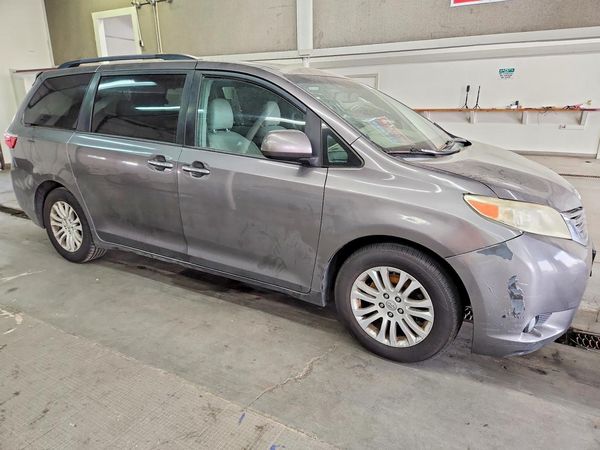 2016 TOYOTA SIENNA