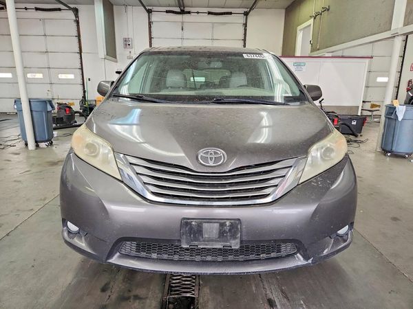 2016 TOYOTA SIENNA