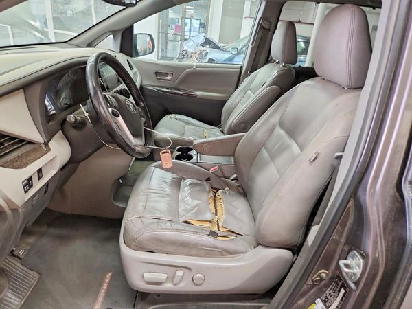2016 TOYOTA SIENNA