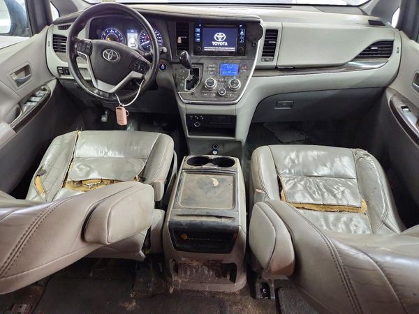 2016 TOYOTA SIENNA