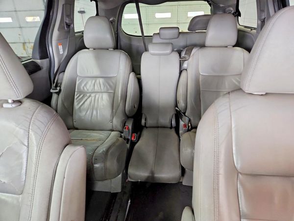 2016 TOYOTA SIENNA