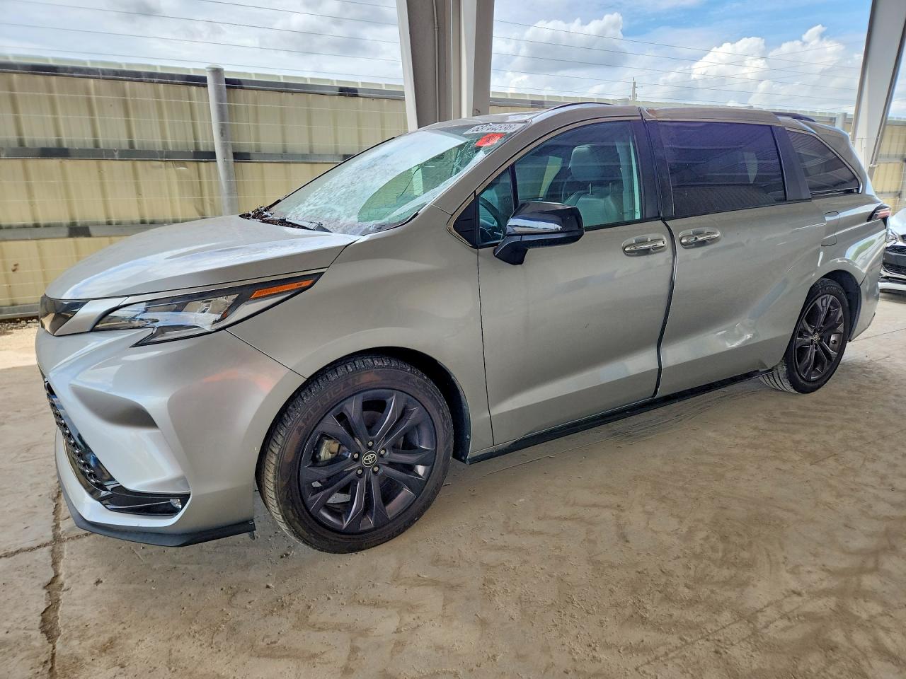 2023 TOYOTA SIENNA XSE