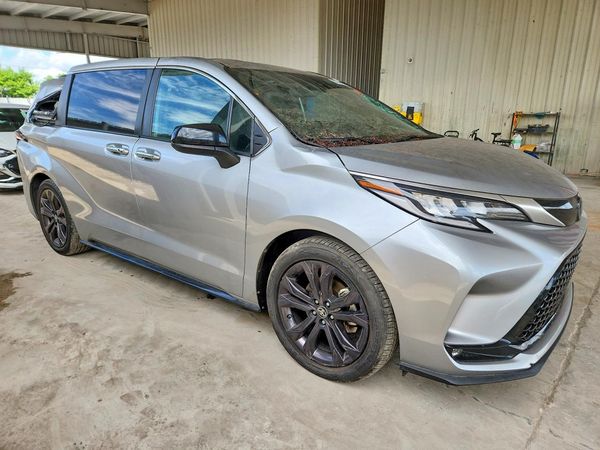 2023 TOYOTA SIENNA XSE