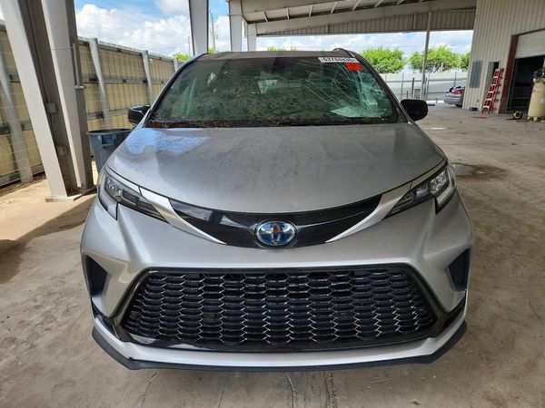 2023 TOYOTA SIENNA XSE