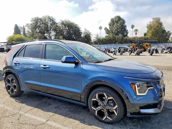 2023 KIA NIRO