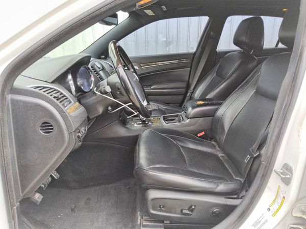 2012 CHRYSLER 300 Limited — DENT