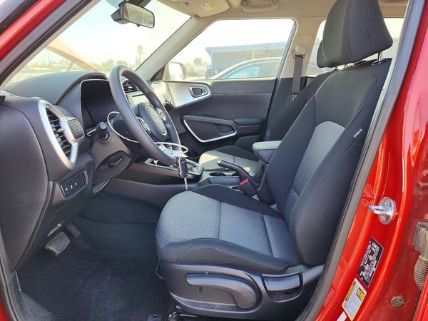 2023 KIA SOUL LX, S