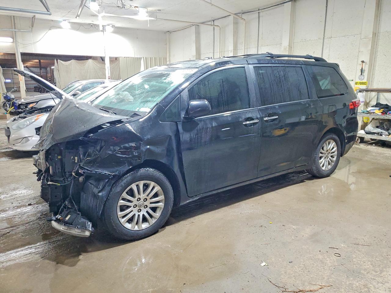 2017 TOYOTA SIENNA