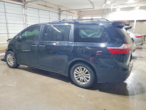 2017 TOYOTA SIENNA