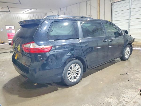 2017 TOYOTA SIENNA