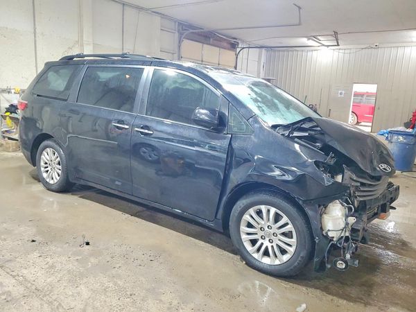 2017 TOYOTA SIENNA