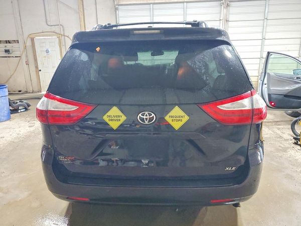 2017 TOYOTA SIENNA