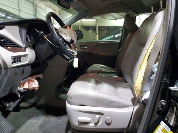 2017 TOYOTA SIENNA