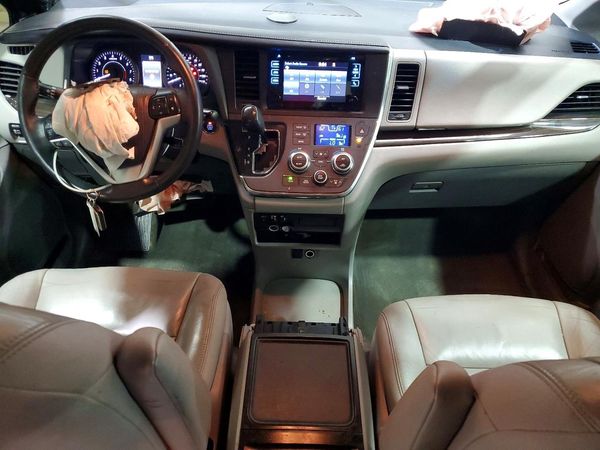 2017 TOYOTA SIENNA