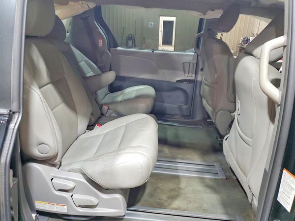 2017 TOYOTA SIENNA