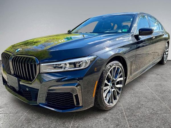 2022 BMW 740