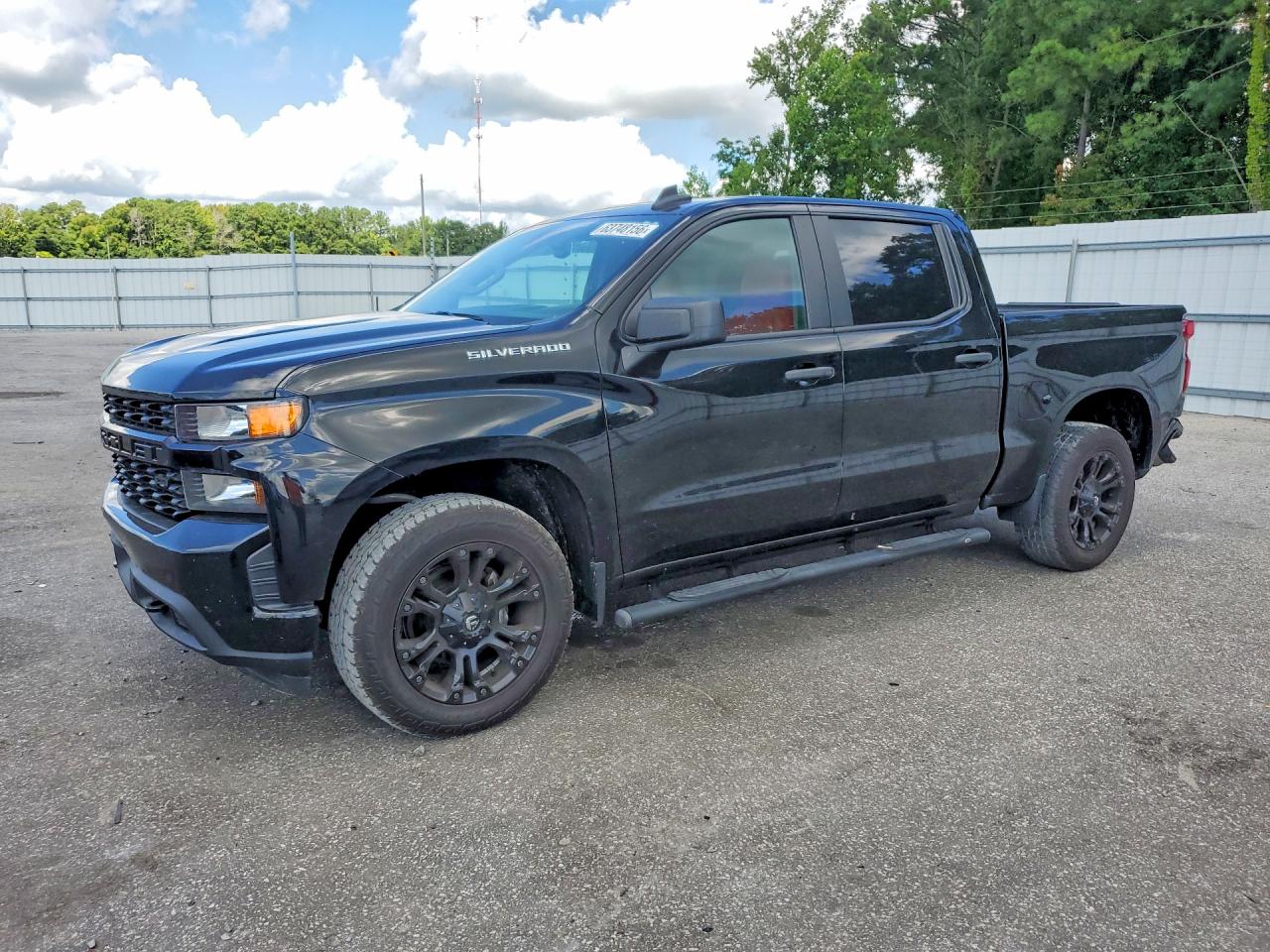 2021 CHEVROLET SILVERADO Custom — Front 3/4