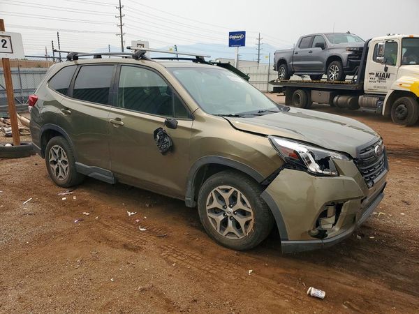 2022 SUBARU FORESTER