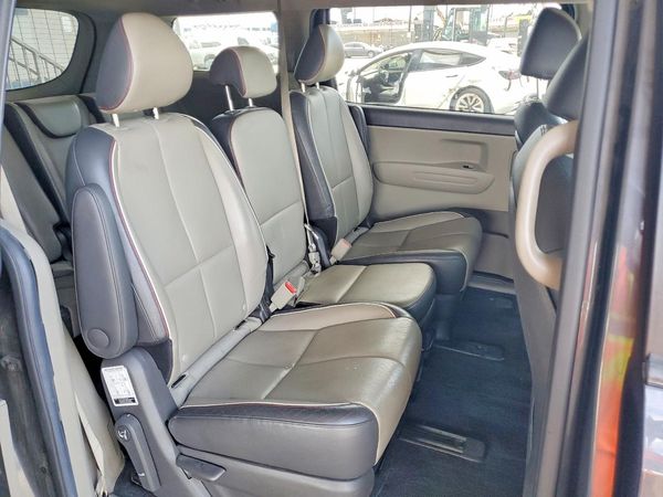 2016 KIA SEDONA LX - Middle-low