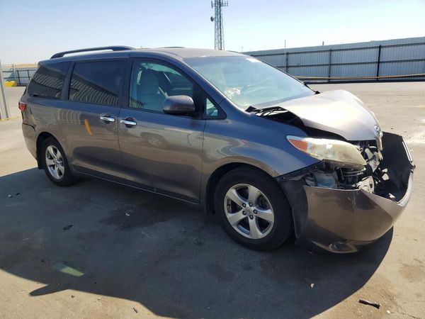 2016 TOYOTA SIENNA