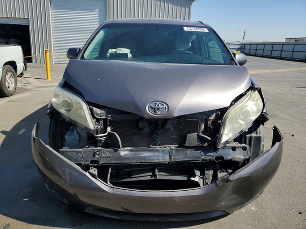2016 TOYOTA SIENNA