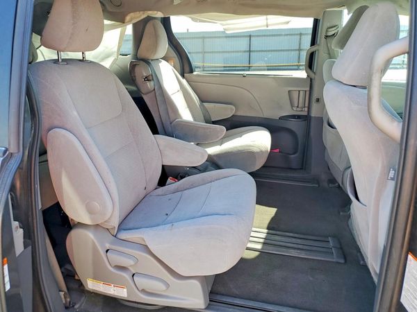 2016 TOYOTA SIENNA