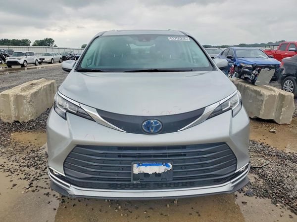 2021 TOYOTA SIENNA