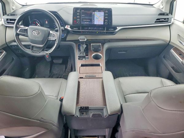 2021 TOYOTA SIENNA