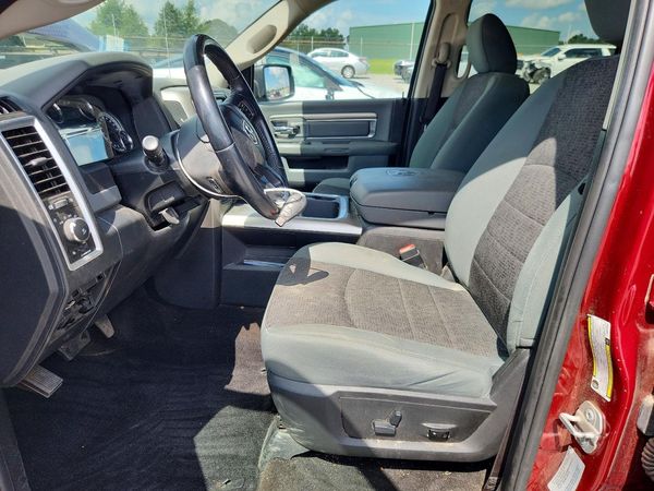 2017 RAM 1500 SLT CREW CAB 4X2