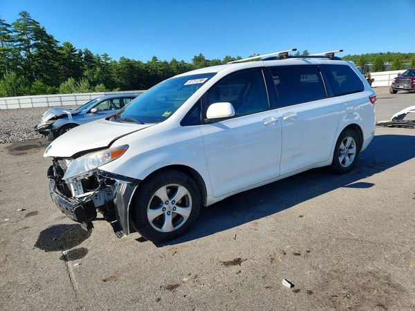 2017 TOYOTA SIENNA LE Mobility/LE