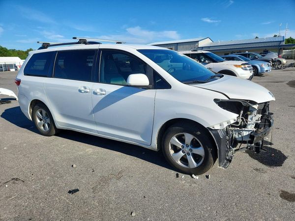 2017 TOYOTA SIENNA LE Mobility/LE