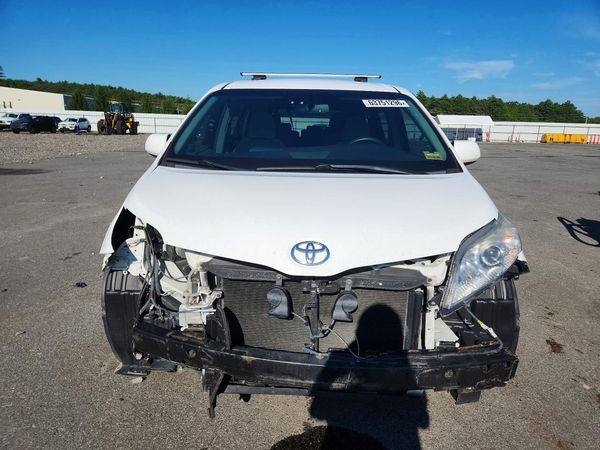 2017 TOYOTA SIENNA LE Mobility/LE