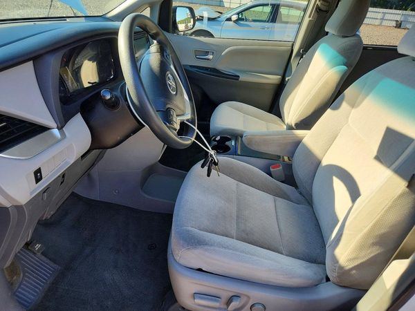 2017 TOYOTA SIENNA LE Mobility/LE