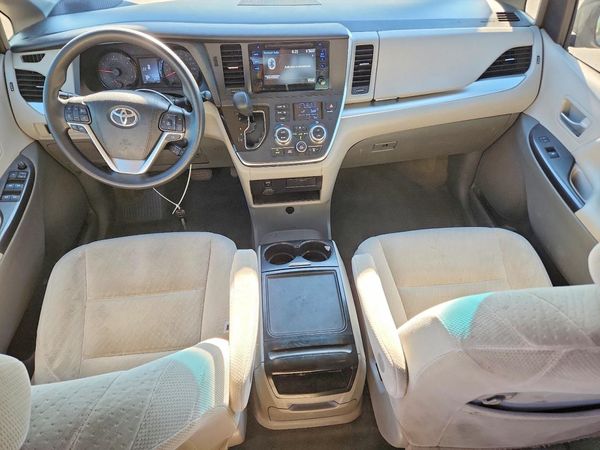 2017 TOYOTA SIENNA LE Mobility/LE