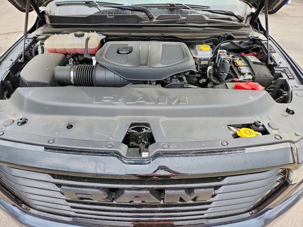 2025 RAM 1500 Laramie — Engine bay