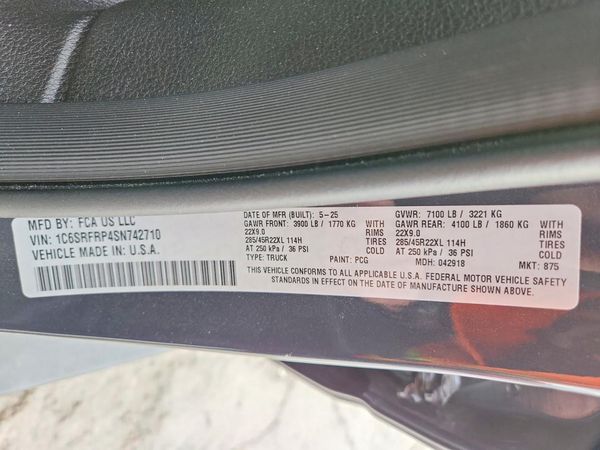 2025 RAM 1500 Laramie — VINS