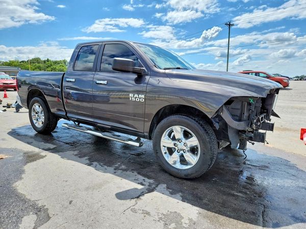 2016 RAM 1500 SLT