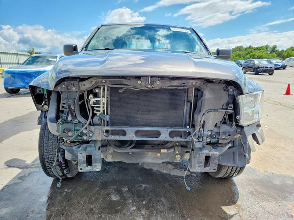 2016 RAM 1500 SLT