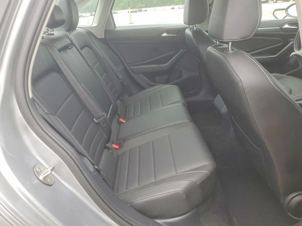 2023 VOLKSWAGEN JETTA SE w/ Sunroof