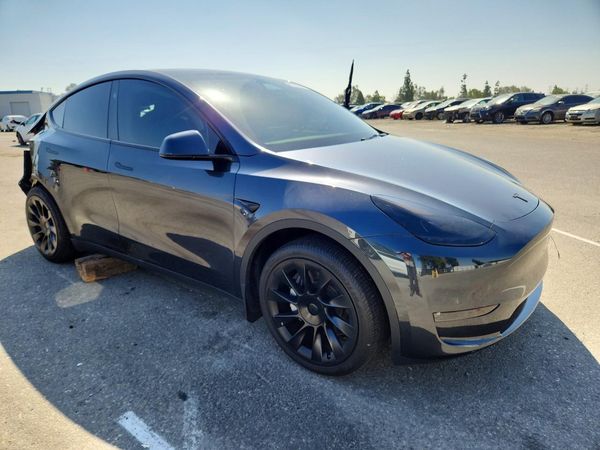 2025 TESLA MODEL Y