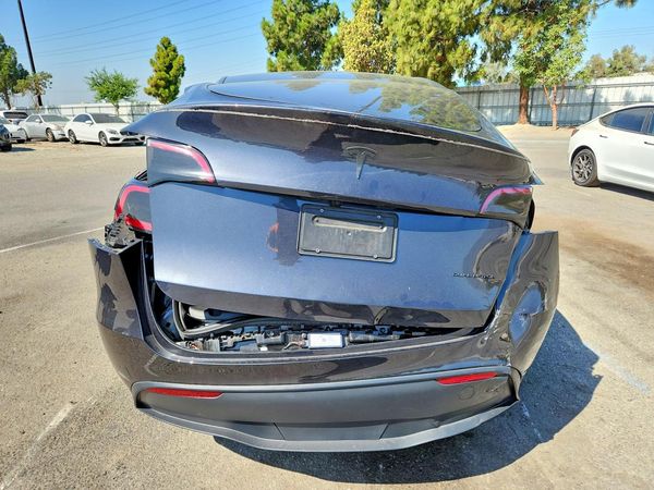 2025 TESLA MODEL Y