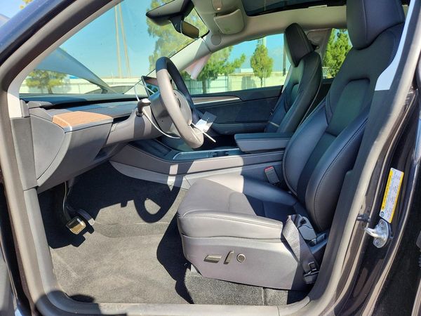2025 TESLA MODEL Y