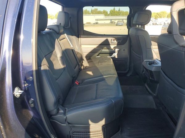 2025 TOYOTA TUNDRA Platinum