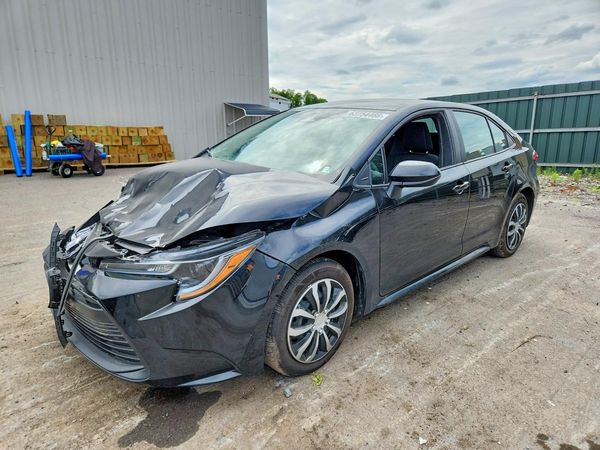 2025 TOYOTA COROLLA LE — Front 3/4