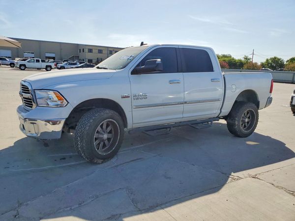2016 RAM 1500 SLT CREW CAB 4X2