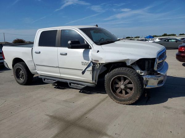 2016 RAM 1500 SLT CREW CAB 4X2