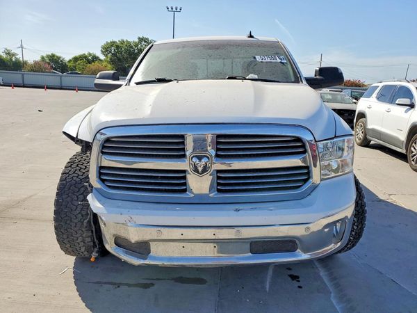 2016 RAM 1500 SLT CREW CAB 4X2