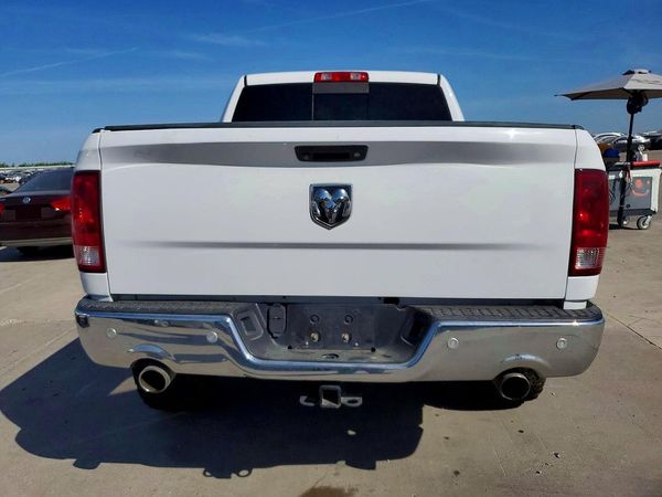 2016 RAM 1500 SLT CREW CAB 4X2