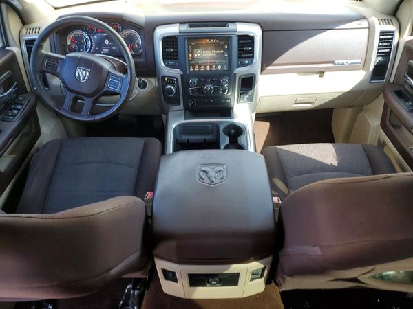 2016 RAM 1500 SLT CREW CAB 4X2